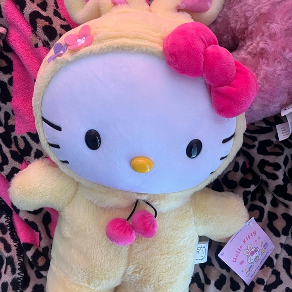 Giant hello kitty (s) standing greeter - Picture 4 of 10